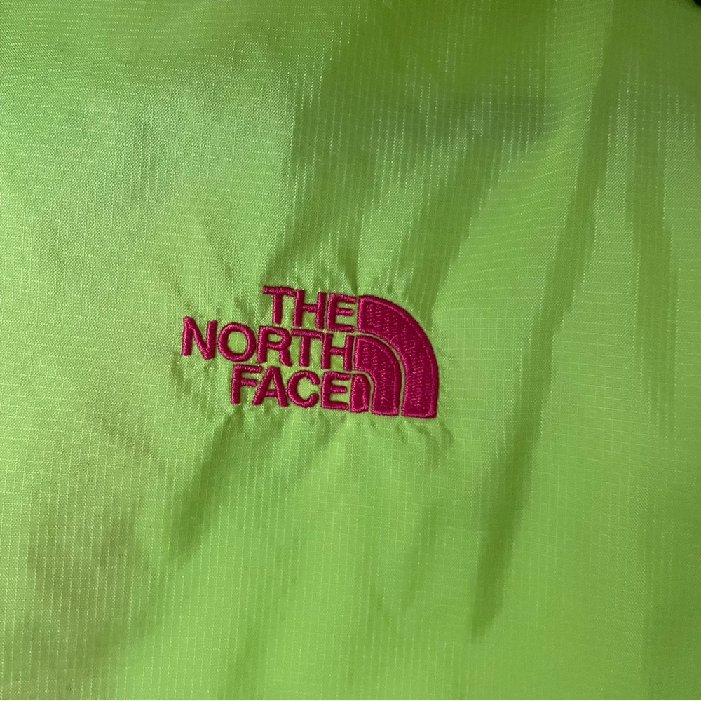 The North Face Windbreaker Packable PINK + GREEN kermit colored vintage XS - Picture 12 of 16